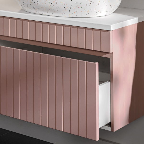 Szafka pod Umywalkę 60 cm ICONIC ROSE Zbliżenie na Detal Ryflowany Front z Wysuniętą Szufladą