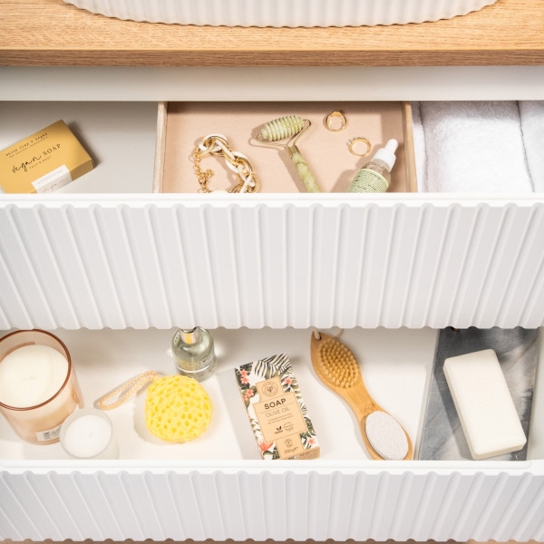 Nowoczesna Szafka pod Umywalkę 50 cm z Szufladami Ryflowana Wisząca Matowa Biała NOVA WHITE Comad