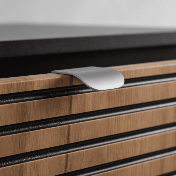 Wisząca Szafka Dąb 100 cm z Regałem pod Umywalkę Czarna LOFT Zbliżenie Uchwyt