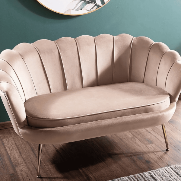 Wypoczynkowa Sofa Kanapa Welurowa Muszelka do Salonu Beżowa Złote Nogi CLARA