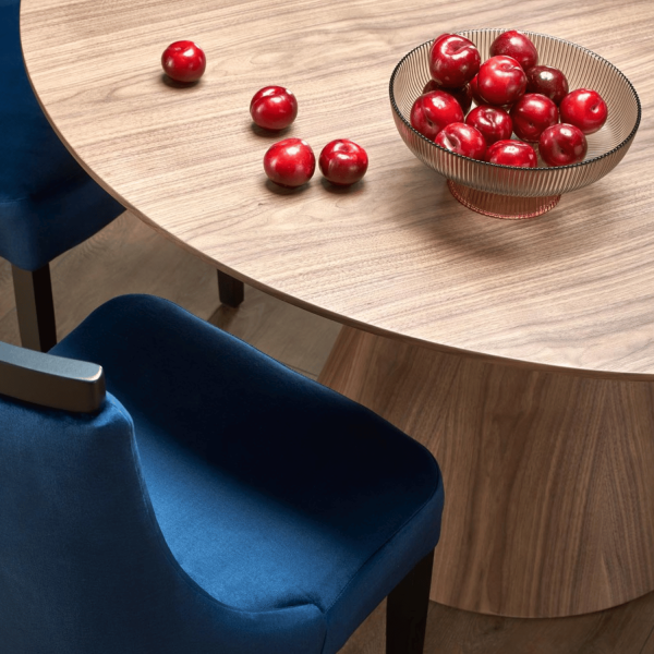 Nowoczesny Stół Okrągły do Salonu Jadalni Loft Boho Orzechowy HENDERSON Halmar